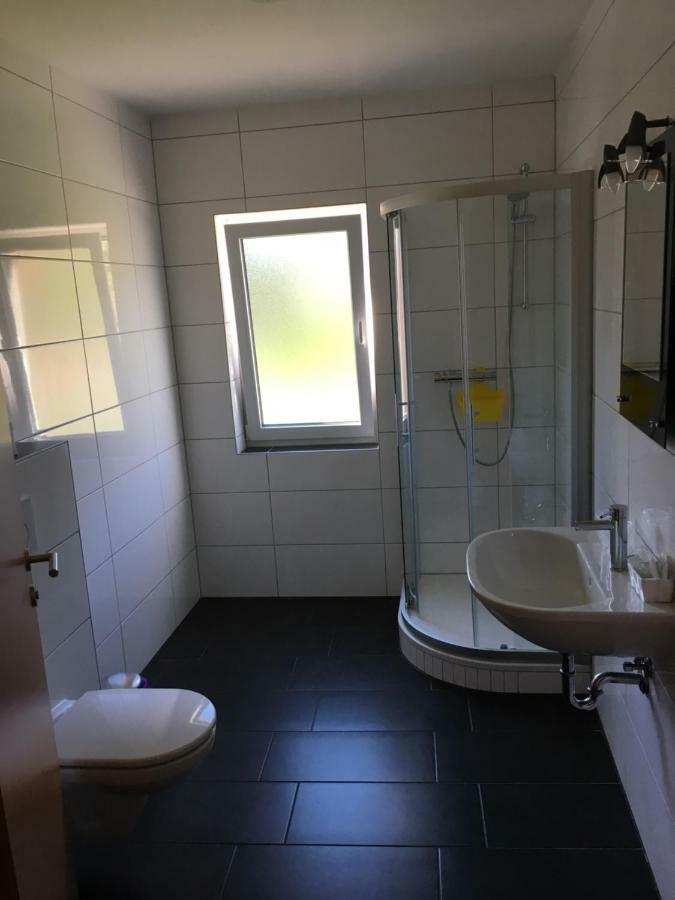 Dreibettzimmer mit eigenem Bad